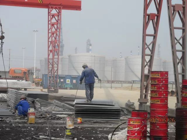 原油及成品油储罐外壁的两种不同油漆配套的施
